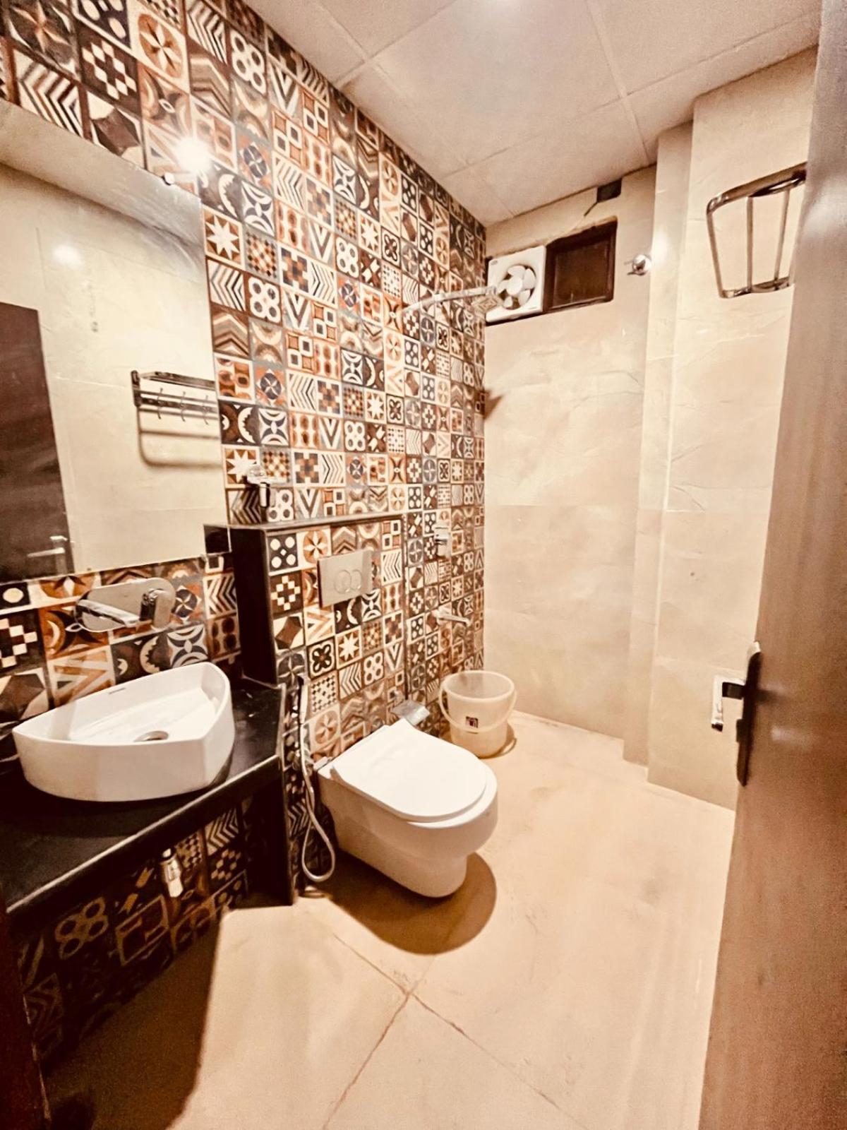 Hotel Ramawati Near Ganga Ghat 哈里瓦 外观 照片