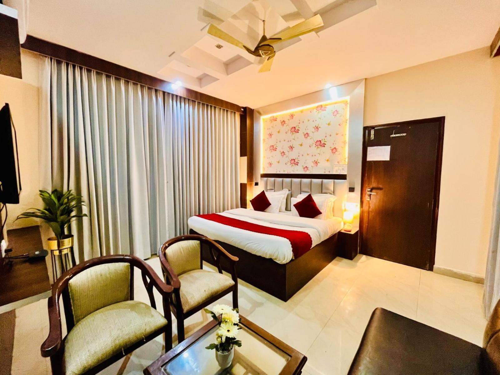 Hotel Ramawati Near Ganga Ghat 哈里瓦 外观 照片