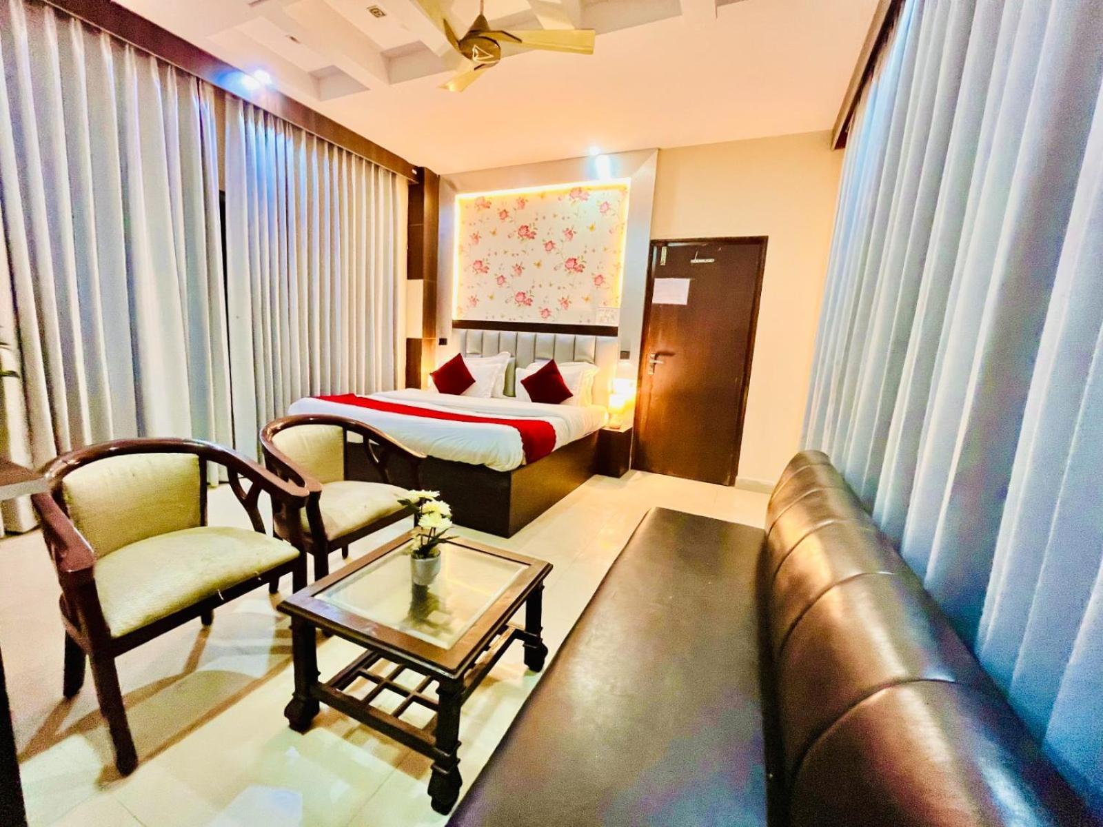 Hotel Ramawati Near Ganga Ghat 哈里瓦 外观 照片